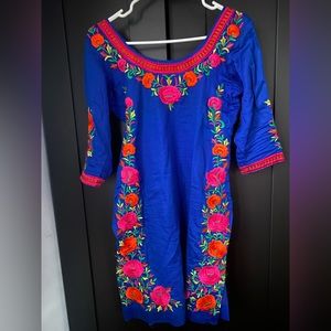 Like new Punjabi Salwar suit, includes adjustable waistband for bottoms.